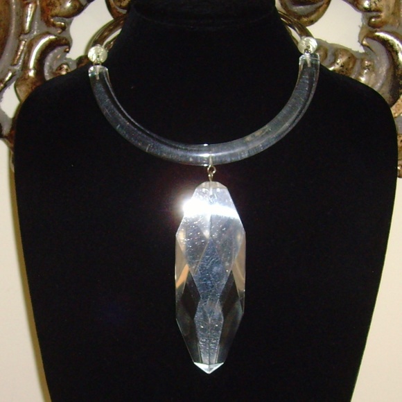 Judith Hendler Clear Lucite Collar Necklace - Picture 13 of 16